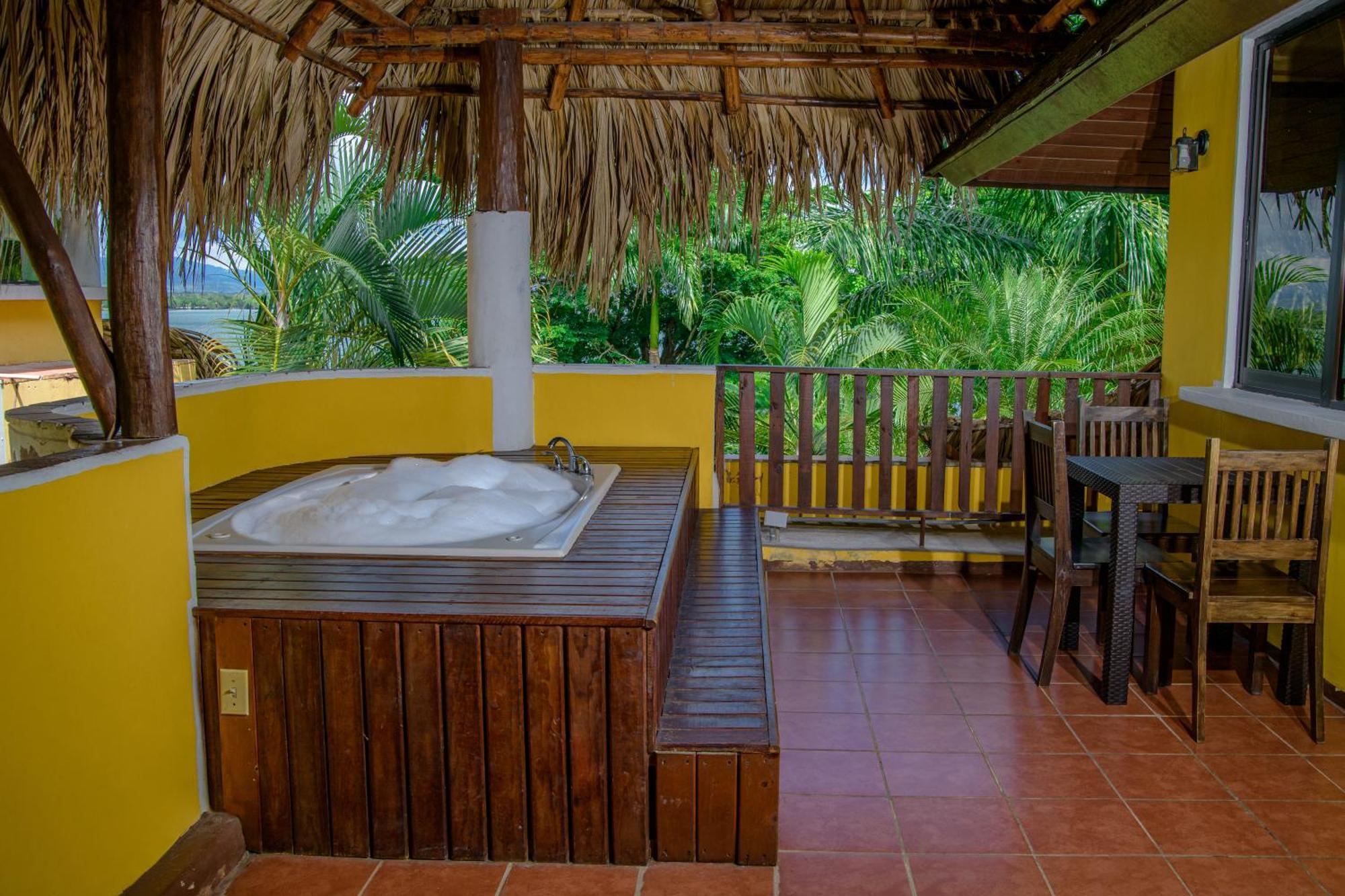 Banana Palms Hotel Rio Dulce Town Exteriér fotografie