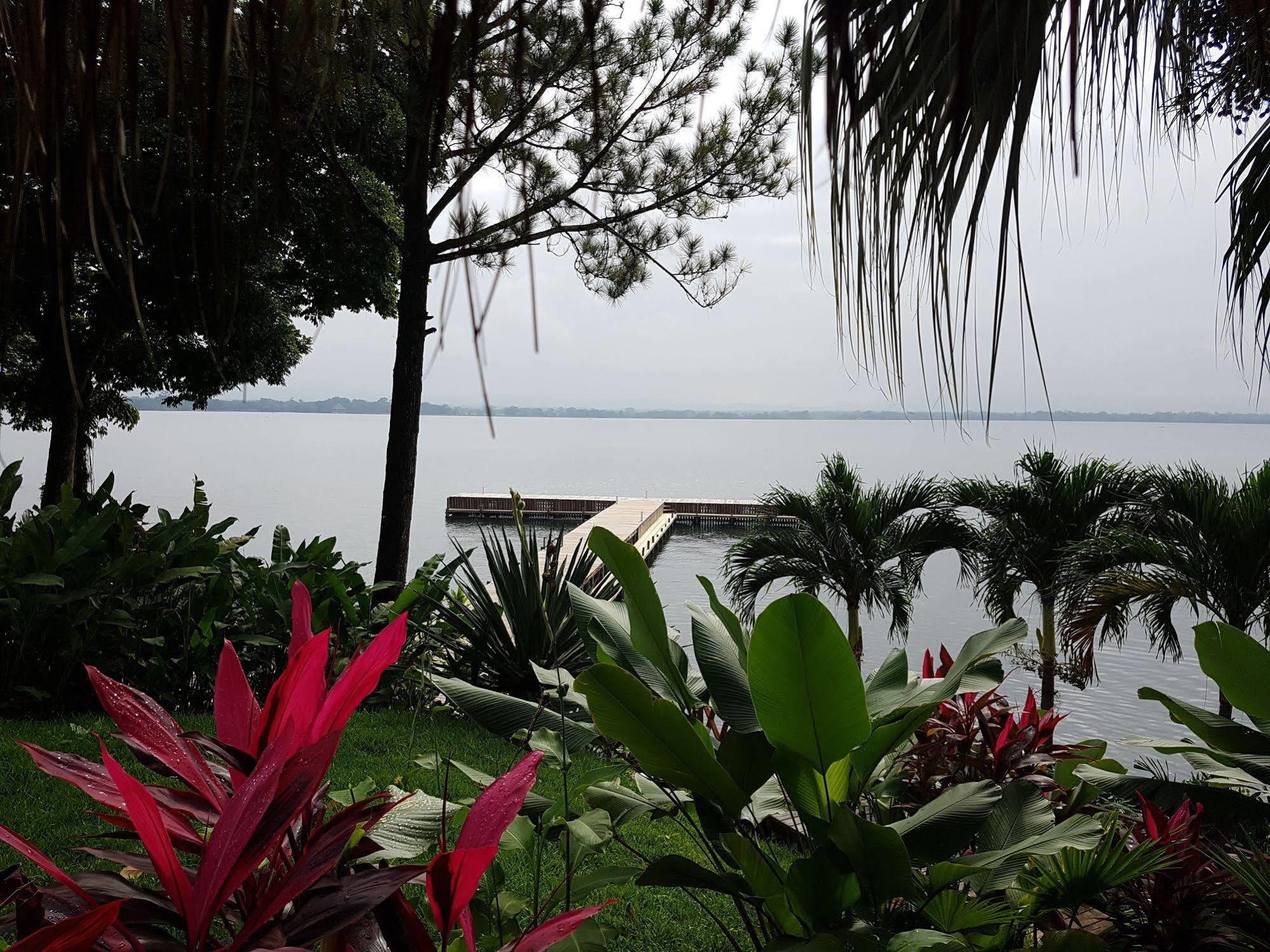 Banana Palms Hotel Rio Dulce Town Exteriér fotografie