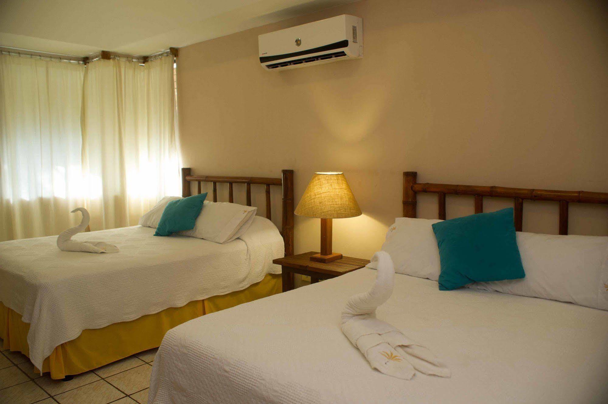 Banana Palms Hotel Rio Dulce Town Exteriér fotografie